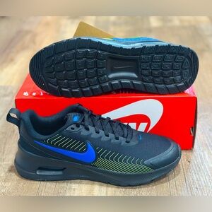Nike Air Max Nuaxis Sneakers